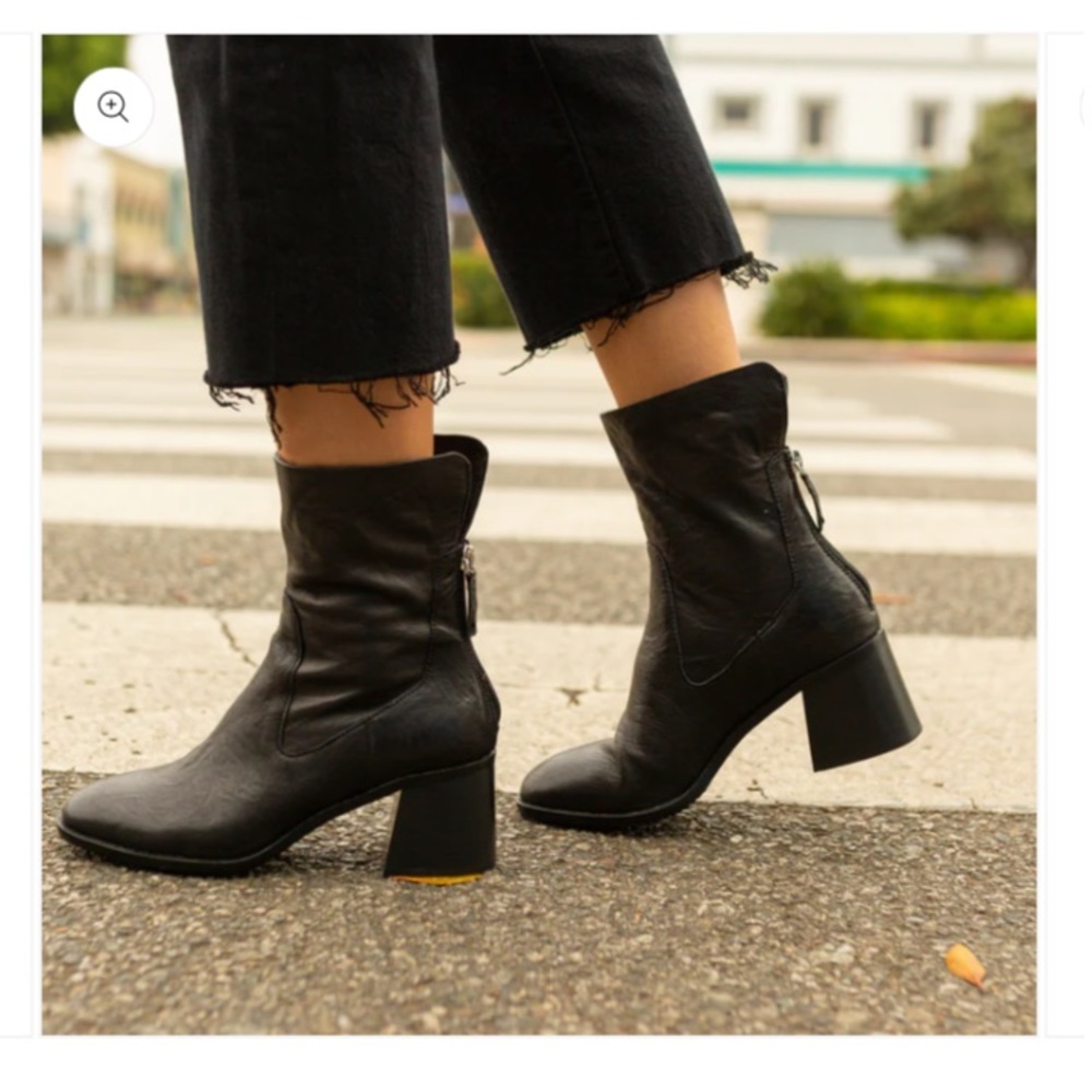 Kelsi Dagger Island Fox Booties Black Size 8
